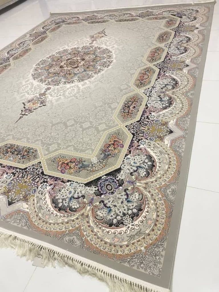 انبار مرکزی پخش فرش کاشان نوین در رشت