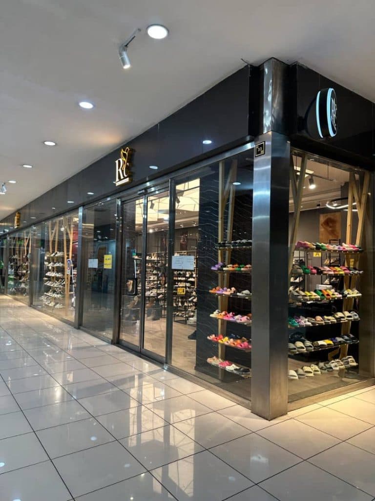 فروشگاه کفش آرسی شوز در کارگر جنوبی تهران