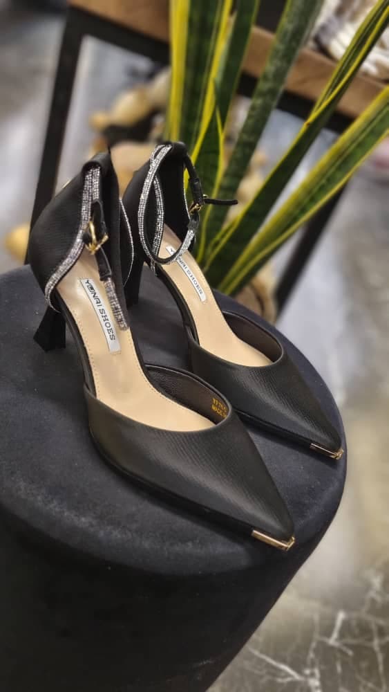 فروش عمده و تک کفش و کتونی شیدایی در باغ سپهسالار تهران