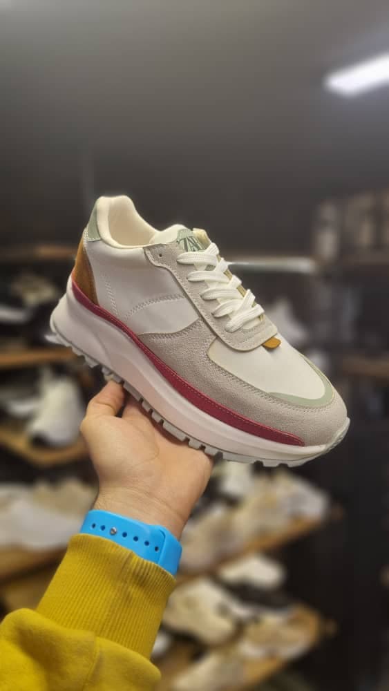 فروش عمده و تک کفش و کتونی شیدایی در باغ سپهسالار تهران