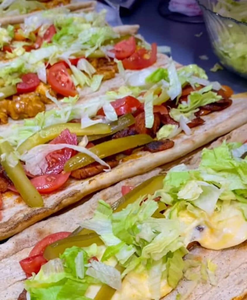 پیتزا و ساندویچ چلسی در لاهیجان