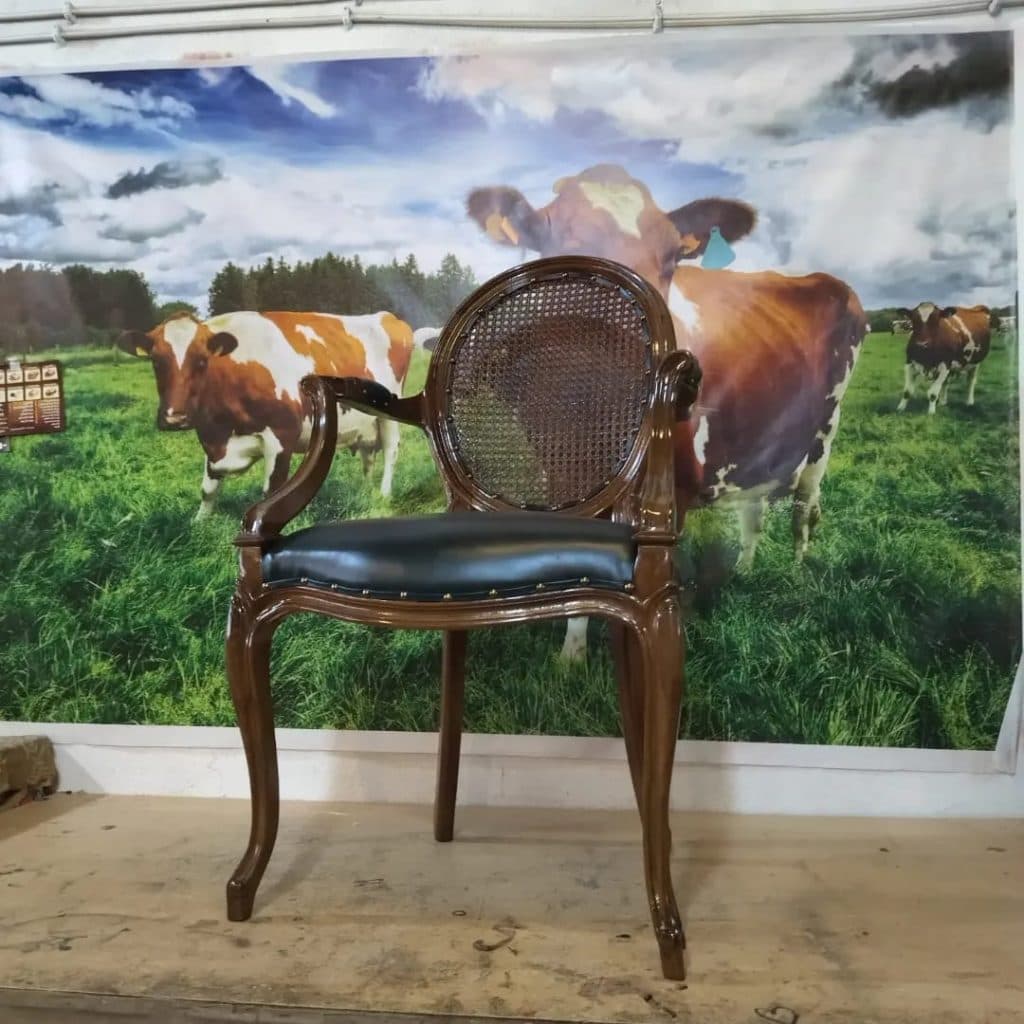 تولیدی مبل چرمی کاظم شعبانی در جاجرود