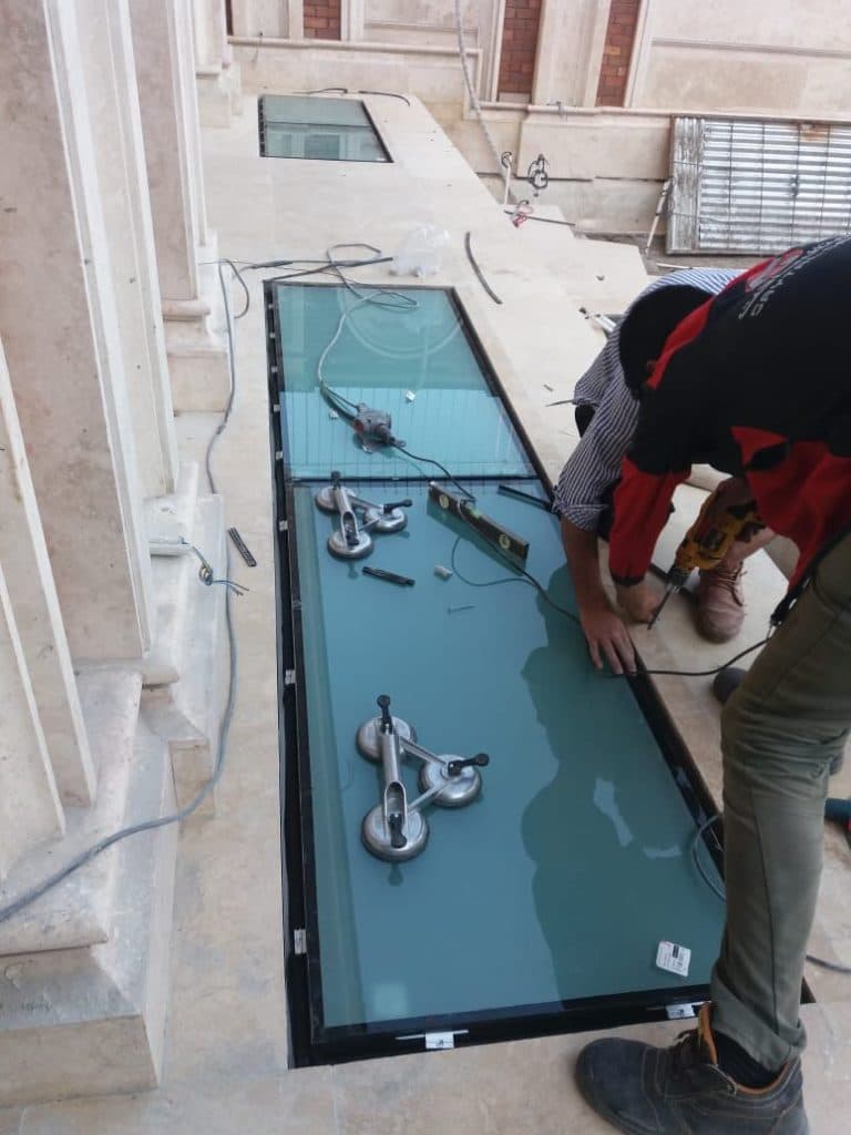 اجرا نمای مدرن شیشه ای و کامپوزیت گروه ساختمانی شرکا در رشت