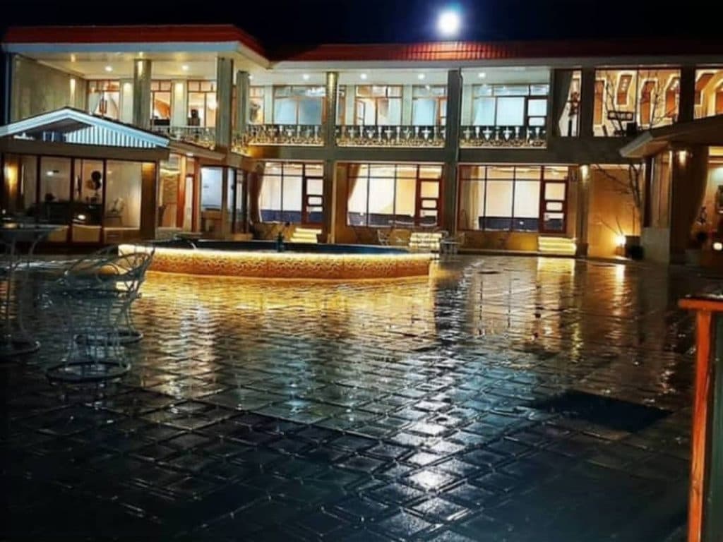 مجتمع پذیرایی اقامتی تفریحی مهرونور در میاندوآب