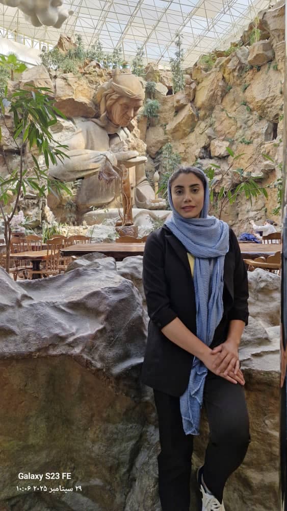 نویسنده کتاب جادوی باور پنهان الهام فرهادنژاد در زرین شهر