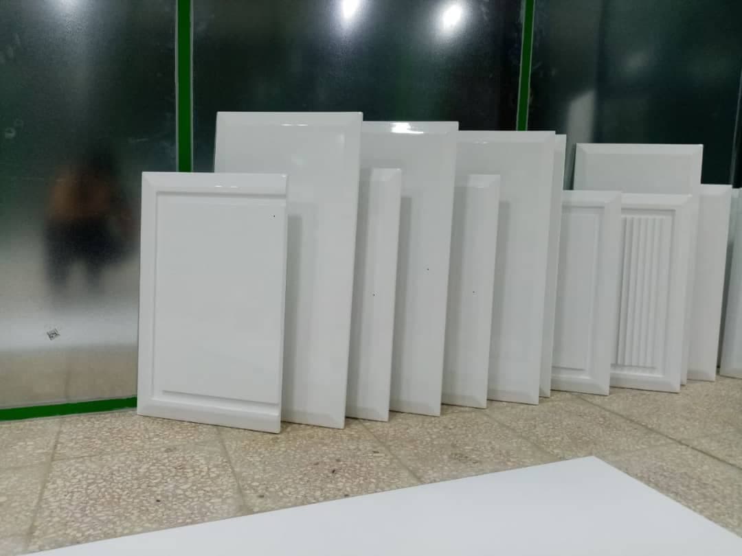 رنگ کاری درب و کابینت شیر گیر در اصفهان