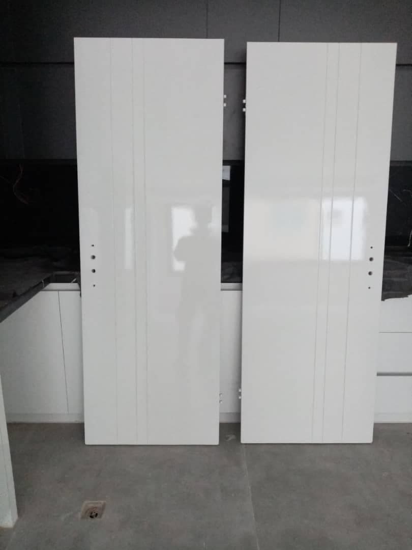 رنگ کاری درب و کابینت شیر گیر در اصفهان