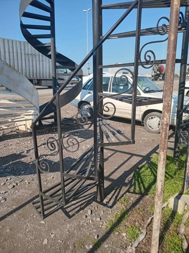 ساخت و فروش پله گرد فلزی آماده به مدیریت علیرضا رجبی در آمل