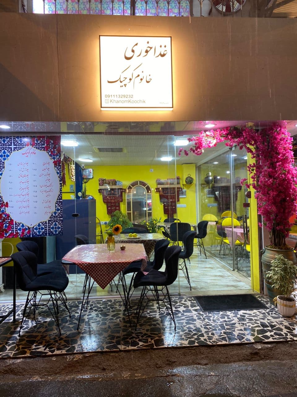 آشپزخانه و غذای بیرون بر خانم کوچیک در رشت