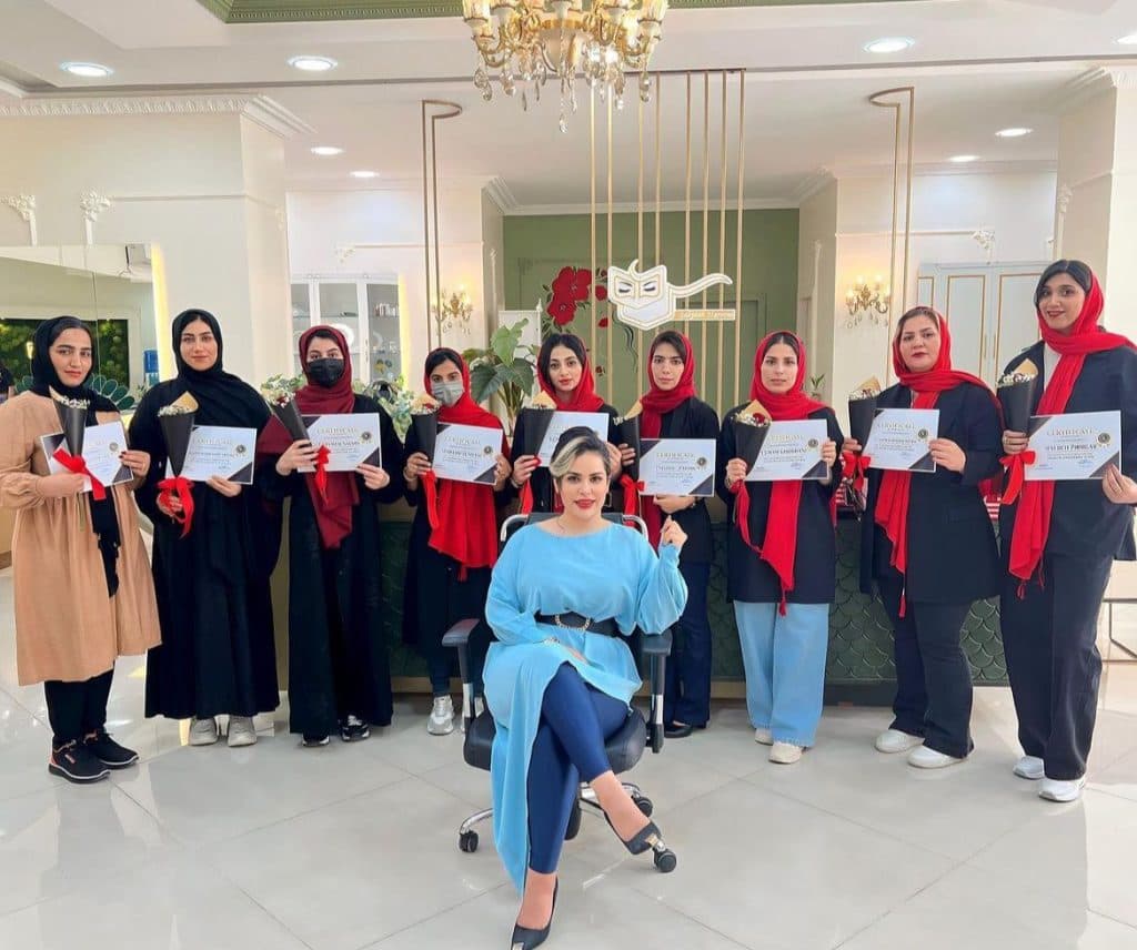 مرکز تخصصی لیفت ابرو و مژه سمانه کیانی در بندرعباس