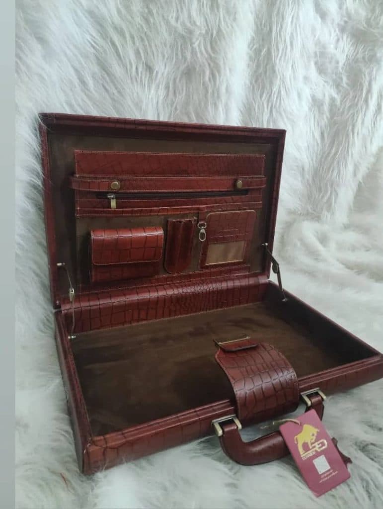 تولید و فروش محصولات چرم سرخ لندرانی در سبزوار