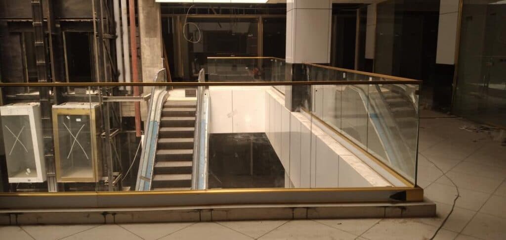 اجرای تخصصی نرده شیشه ای آصف در تبریز