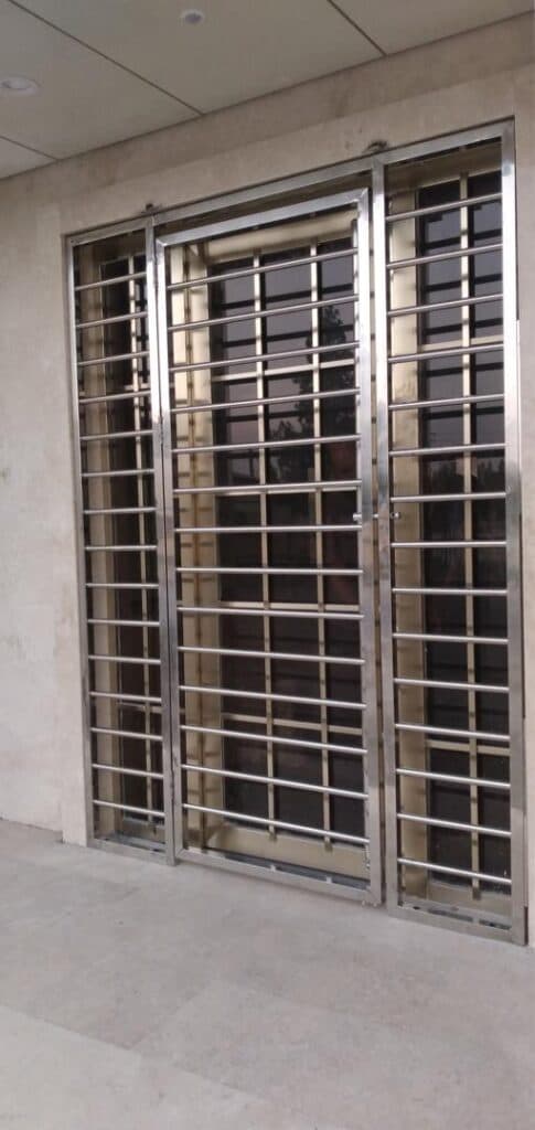 اجرای تخصصی نرده شیشه ای آصف در تبریز