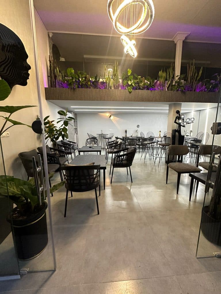 کافی شاپ 369 در شیراز