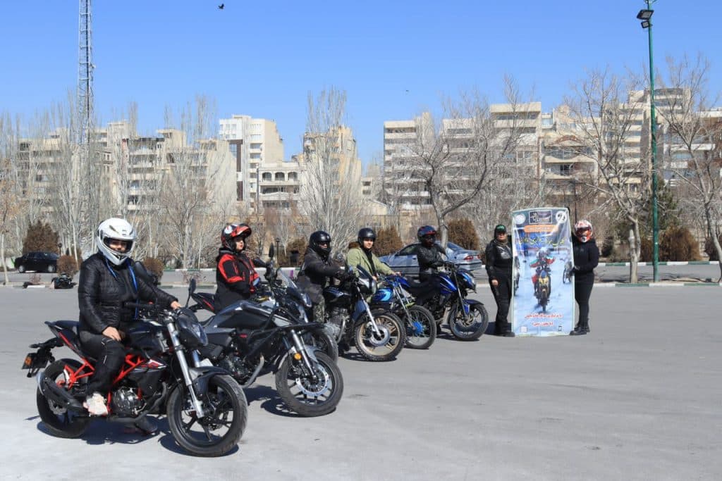 اسرا باغبانیان مربی آموزش موتور سواری بانوان و آقایان در تبریز