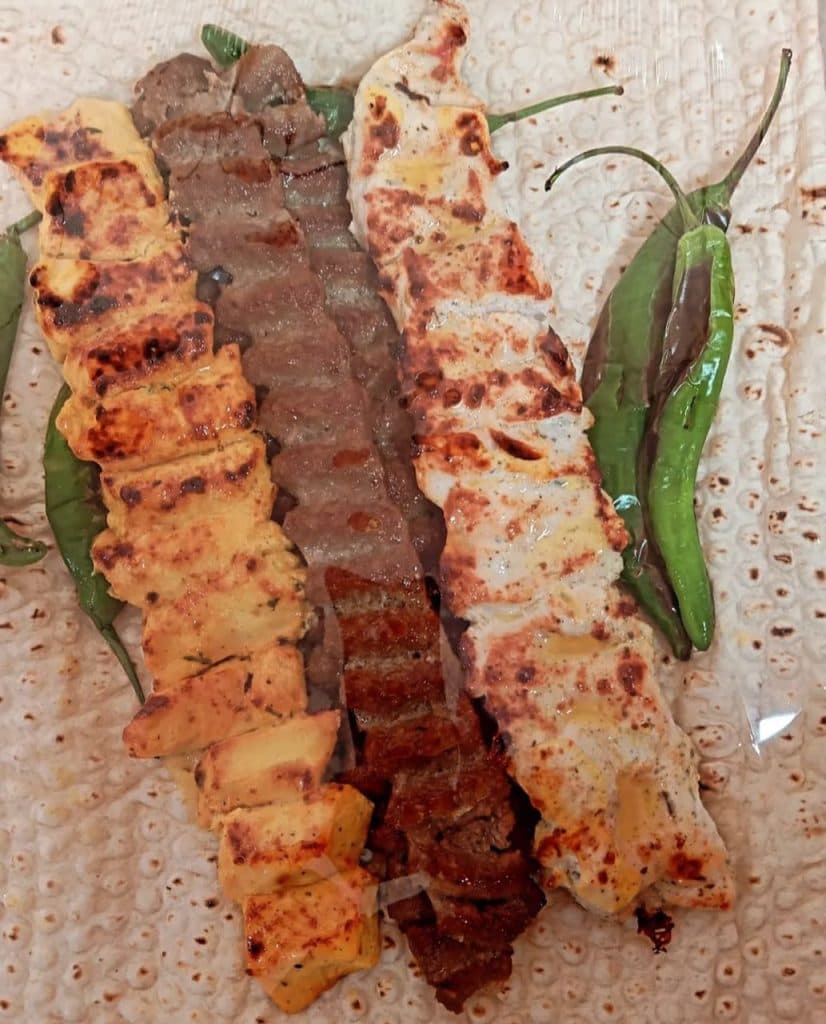 مجموعه غذایی مستر غذا در شریف آباد شیراز