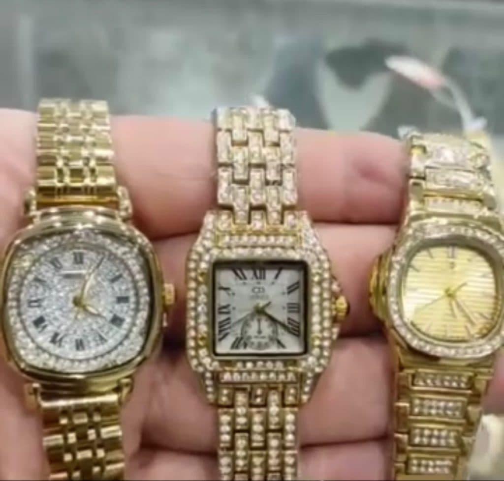 گالری ساعت مروارید سیاه در بندرانزلی