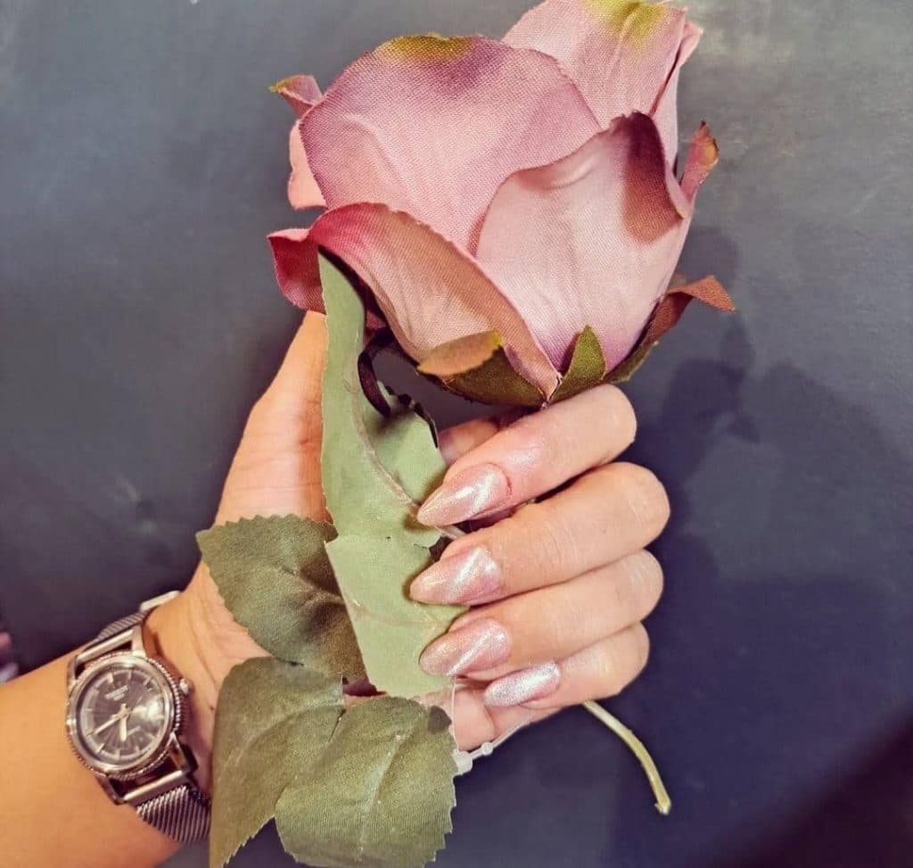 خدمات کاشت ناخن لوندر در سعادت آباد تهران