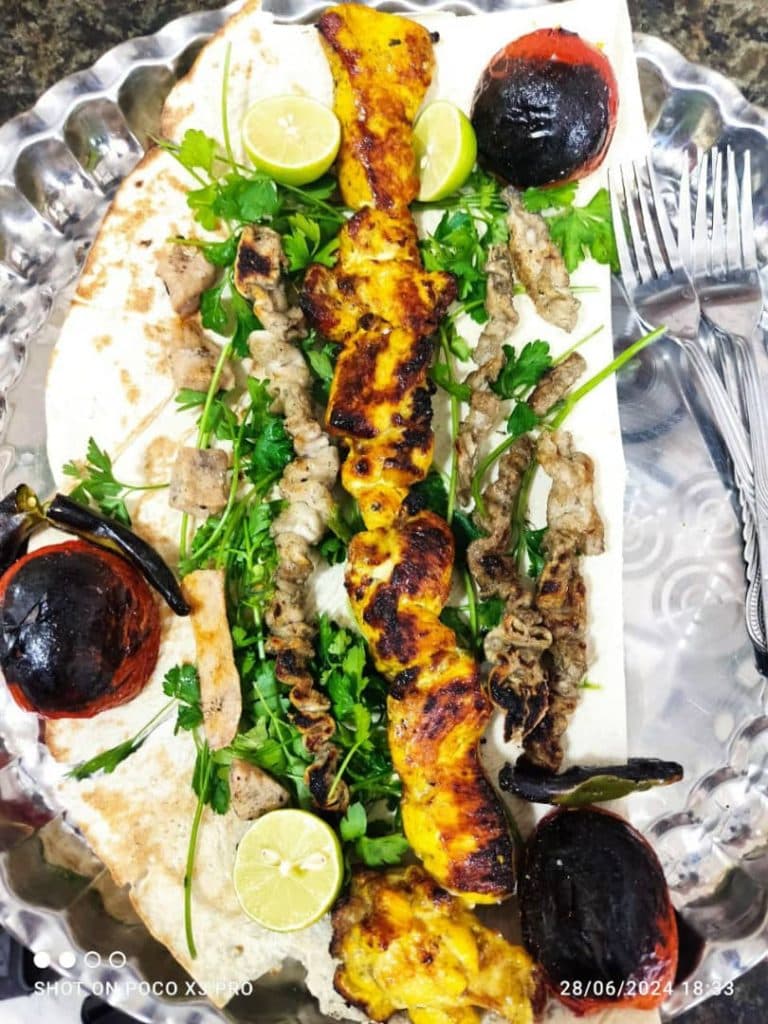 سفره خانه سنتی آتیش در همدان