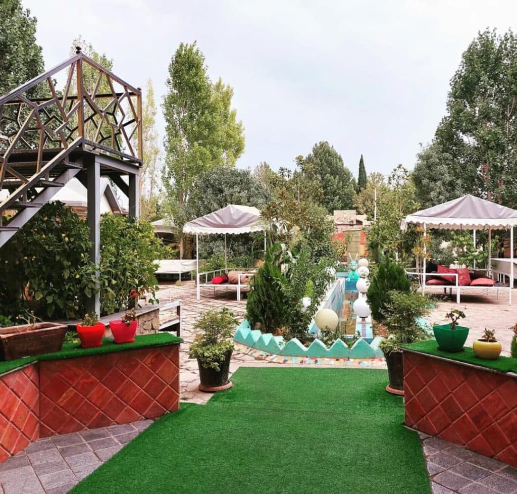 باغ رستوران تکوک در شیراز