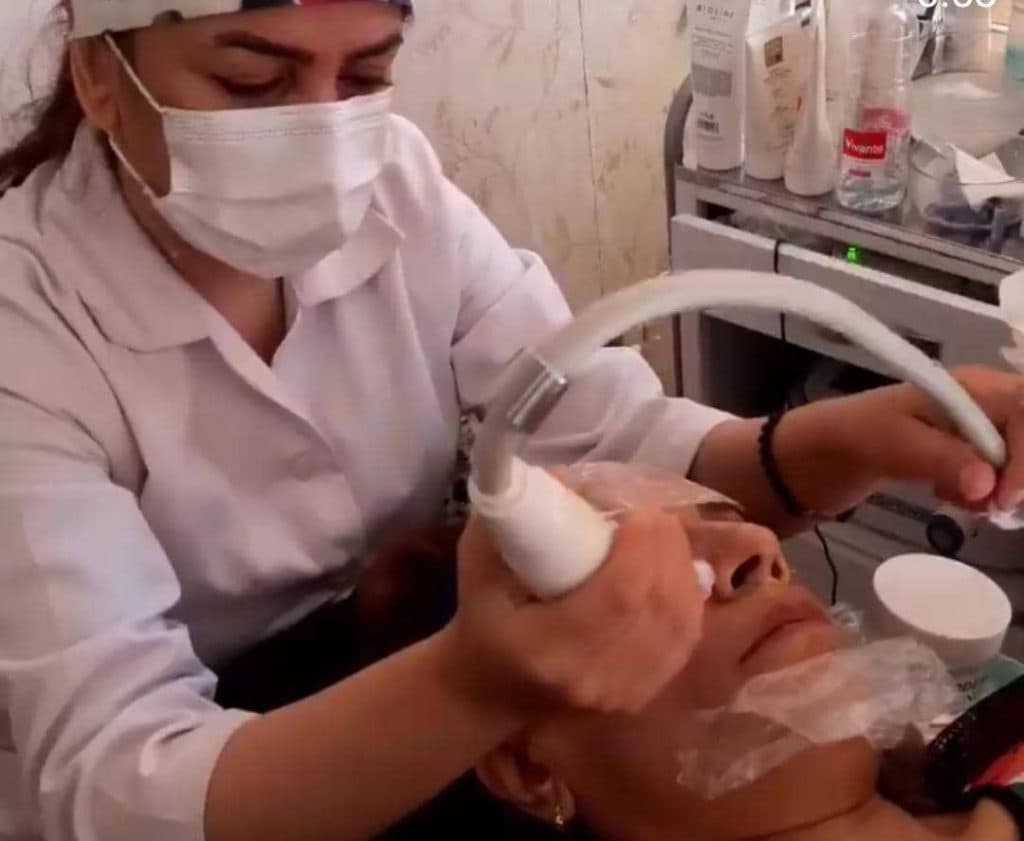 خدمات زیبایی و فیشیال پوست سحر چناری در معالی آباد شیراز