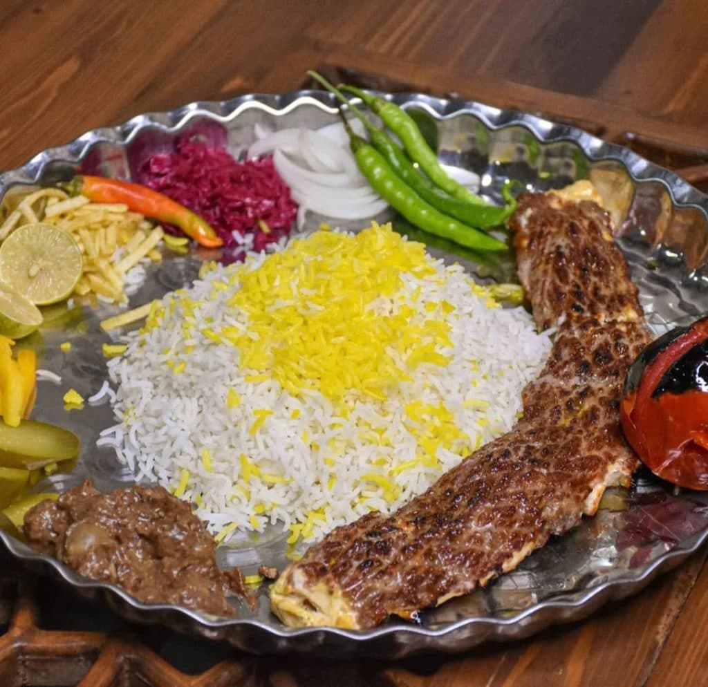 رستوران آوازه در رباط کریم