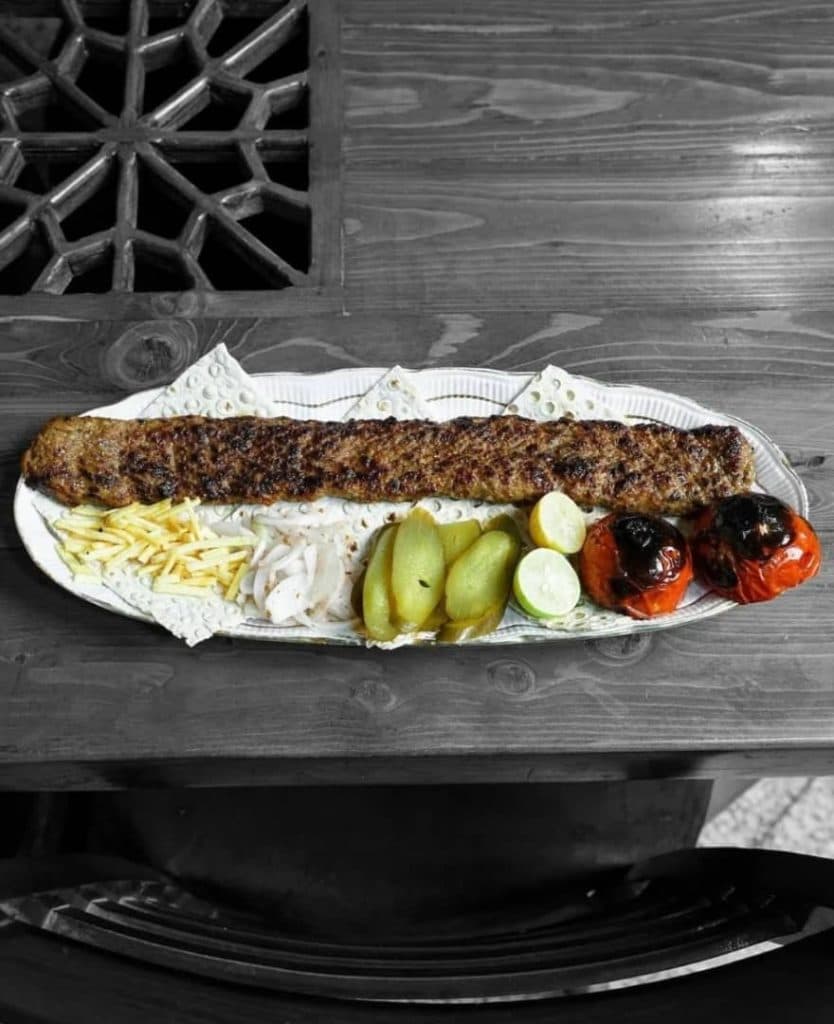 رستوران آوازه در رباط کریم