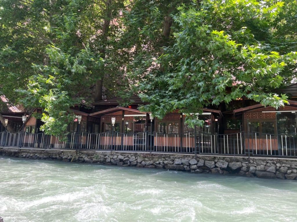 رستوران مهستان شاملو در کرج