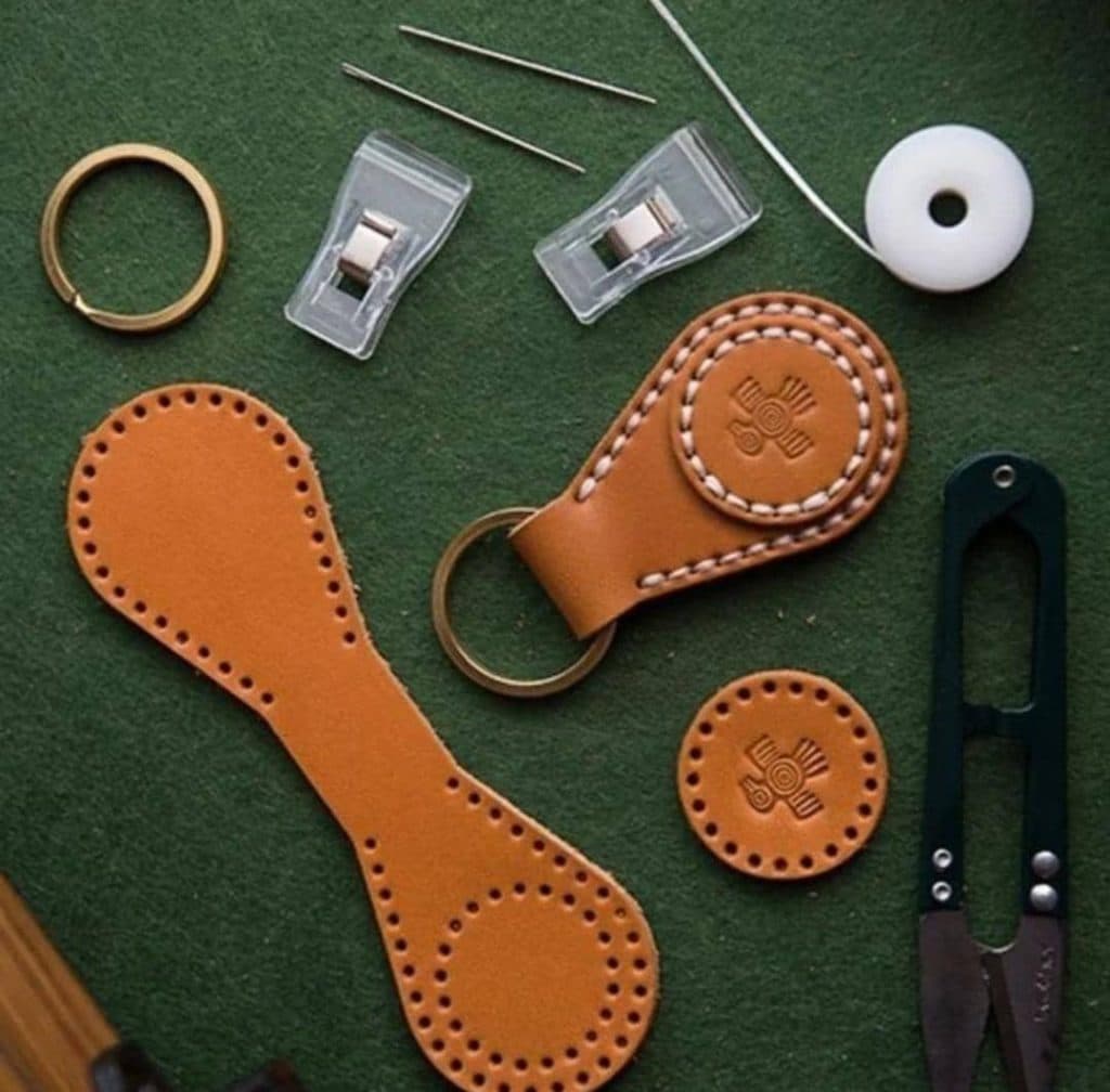 آموزش چرم دوزی آتا چرم در تاکستان