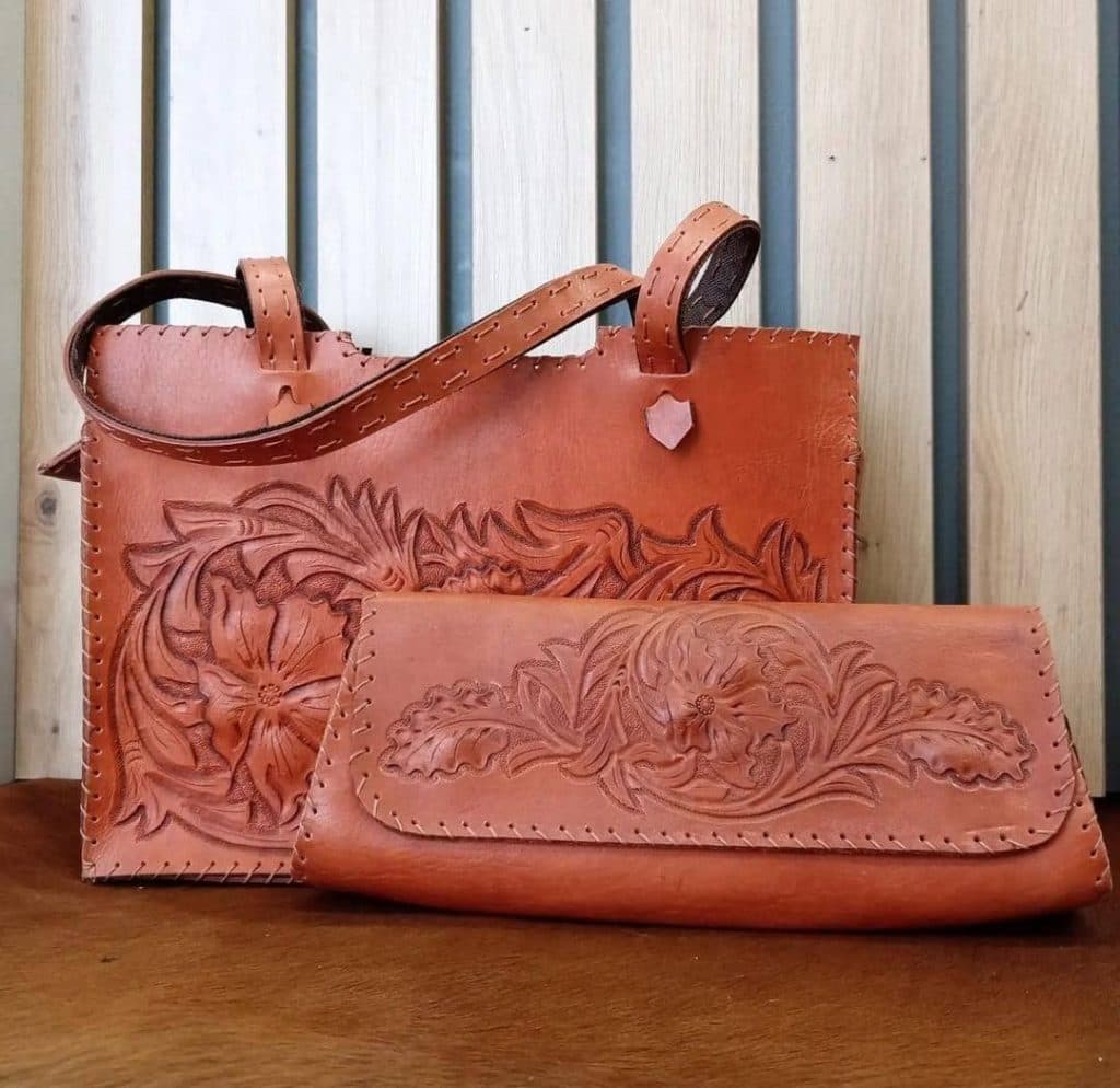 آموزش چرم دوزی آتا چرم در تاکستان