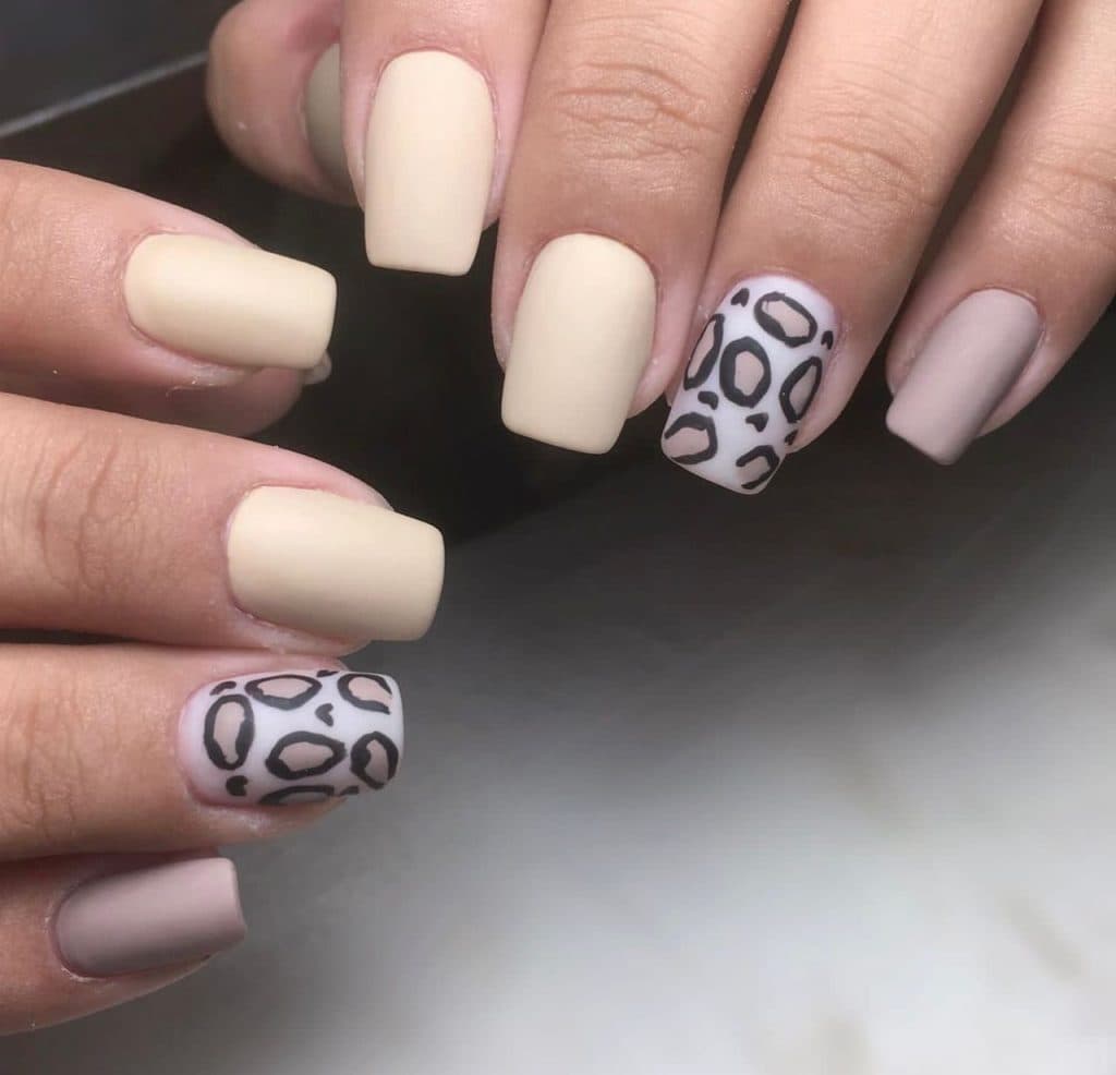 آموزش تخصصی کاشت ناخن اکرلیک و ژل زهرا ربیعی در رفسنجان