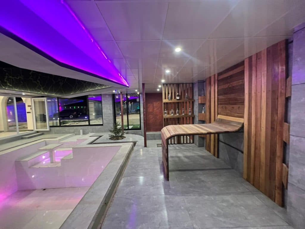 دکوراسیون داخلی بلوط زاگرس در بلوار صلح شیراز