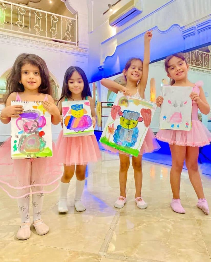 آموزشگاه هنری کودک مونیا در زاهدان