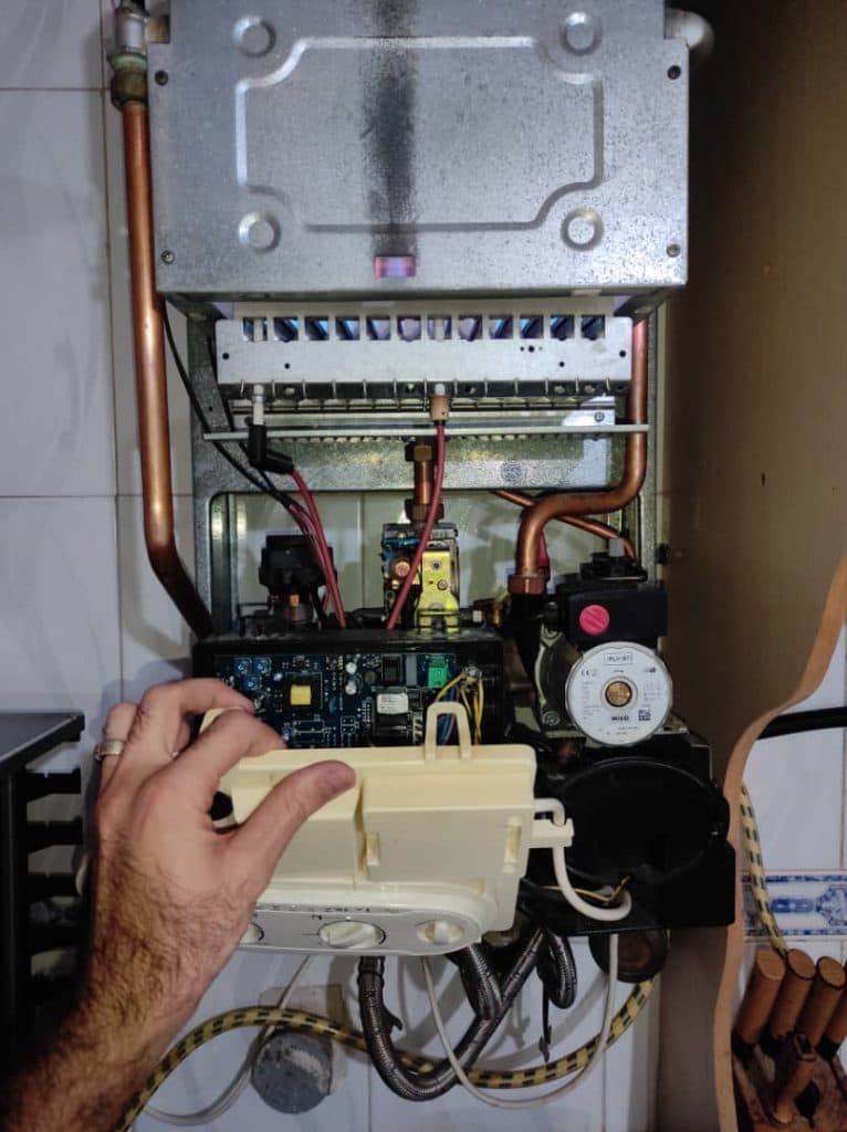 تعمیرکار سیار پکیج و آبگرمن صفری در اردبیل