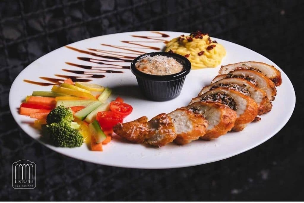 رستوران کوناک در میدان بسیج تبریز