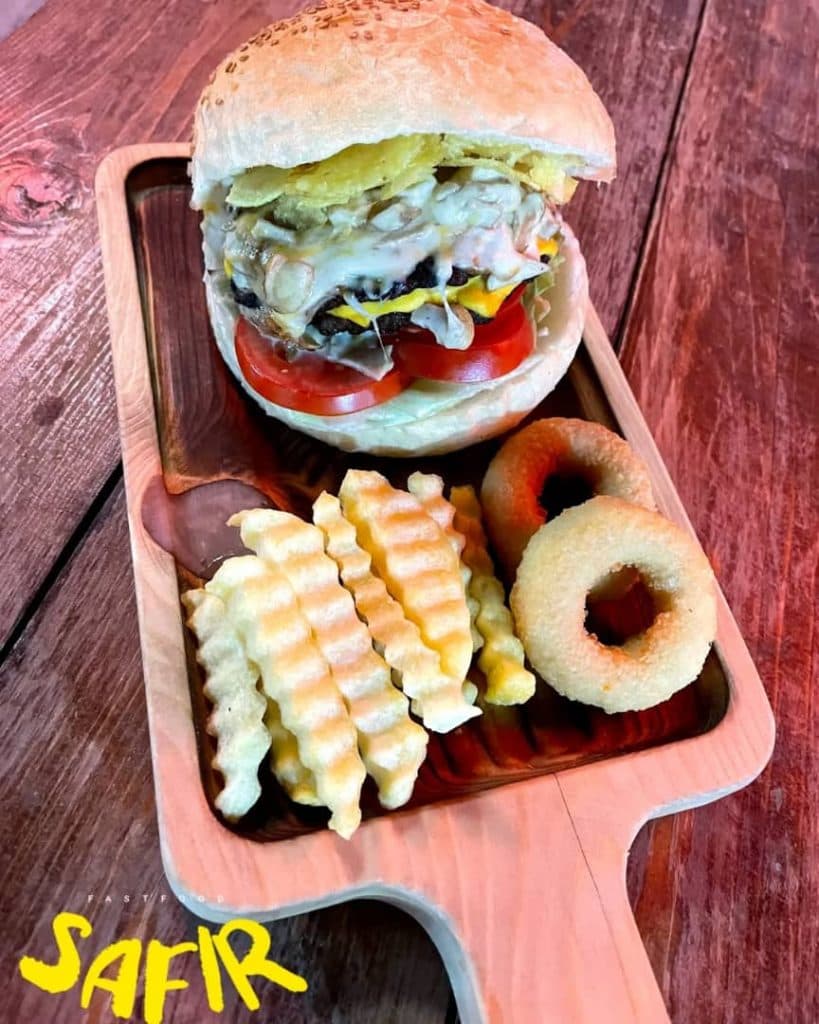 فست فود ساندویچی سفیر قلات شیراز