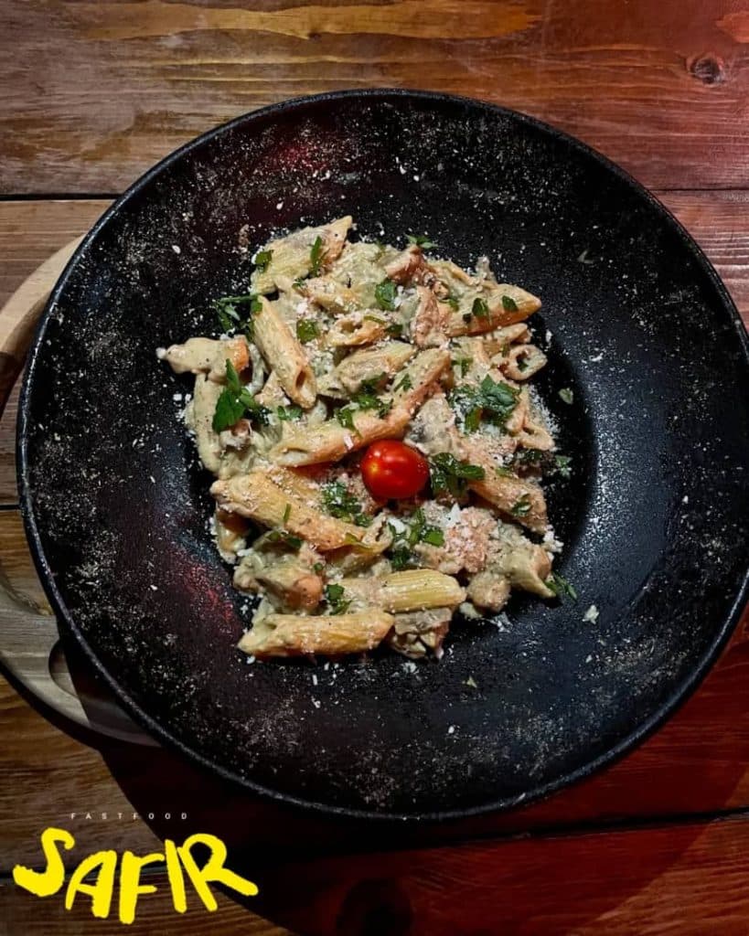 فست فود ساندویچی سفیر قلات شیراز