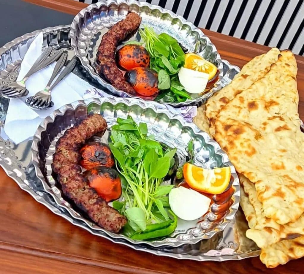 سفره خانه سنتی سهند شبستر