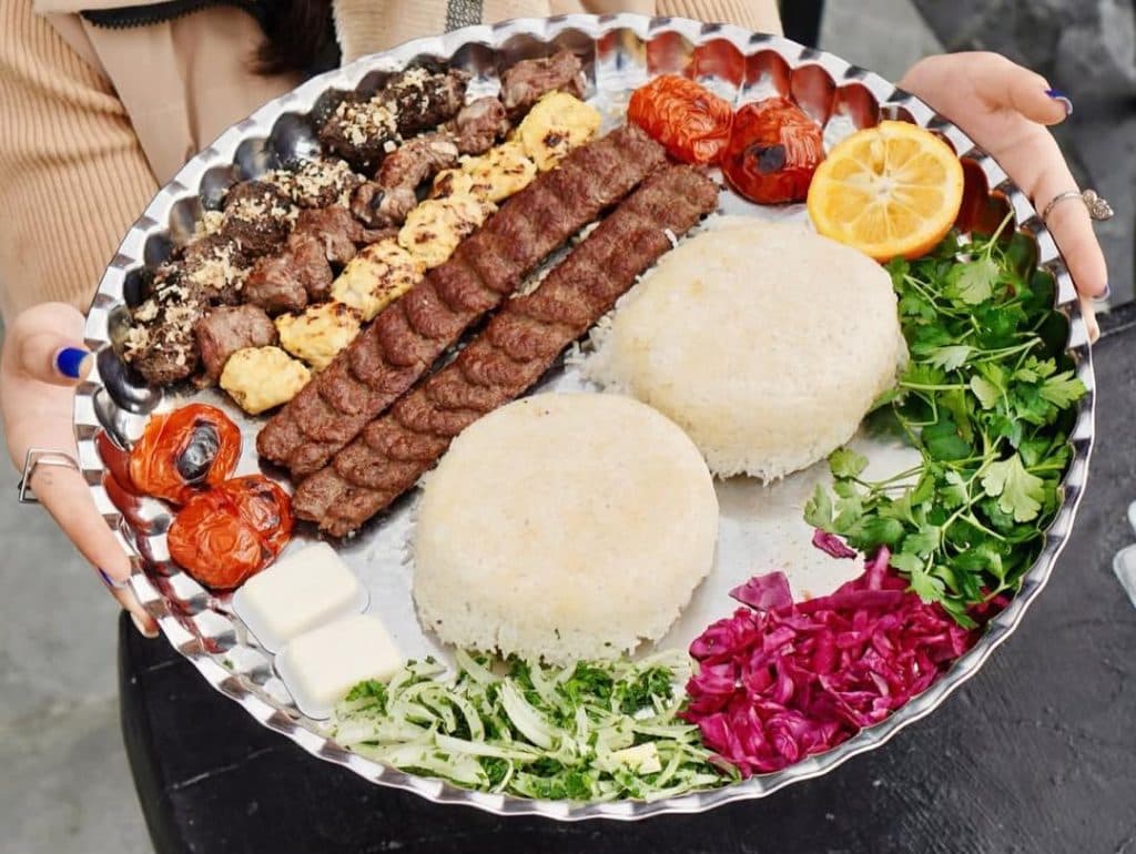 سفره سرای ارمیا در خمینی شهر