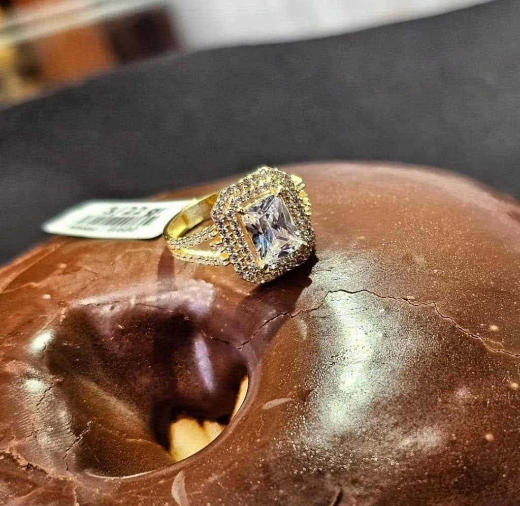 گالری طلای کم اجرت با درصد پایین غلامی در صومعه سرا