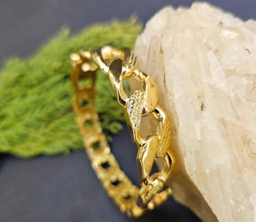 گالری طلای کم اجرت با درصد پایین غلامی در صومعه سرا