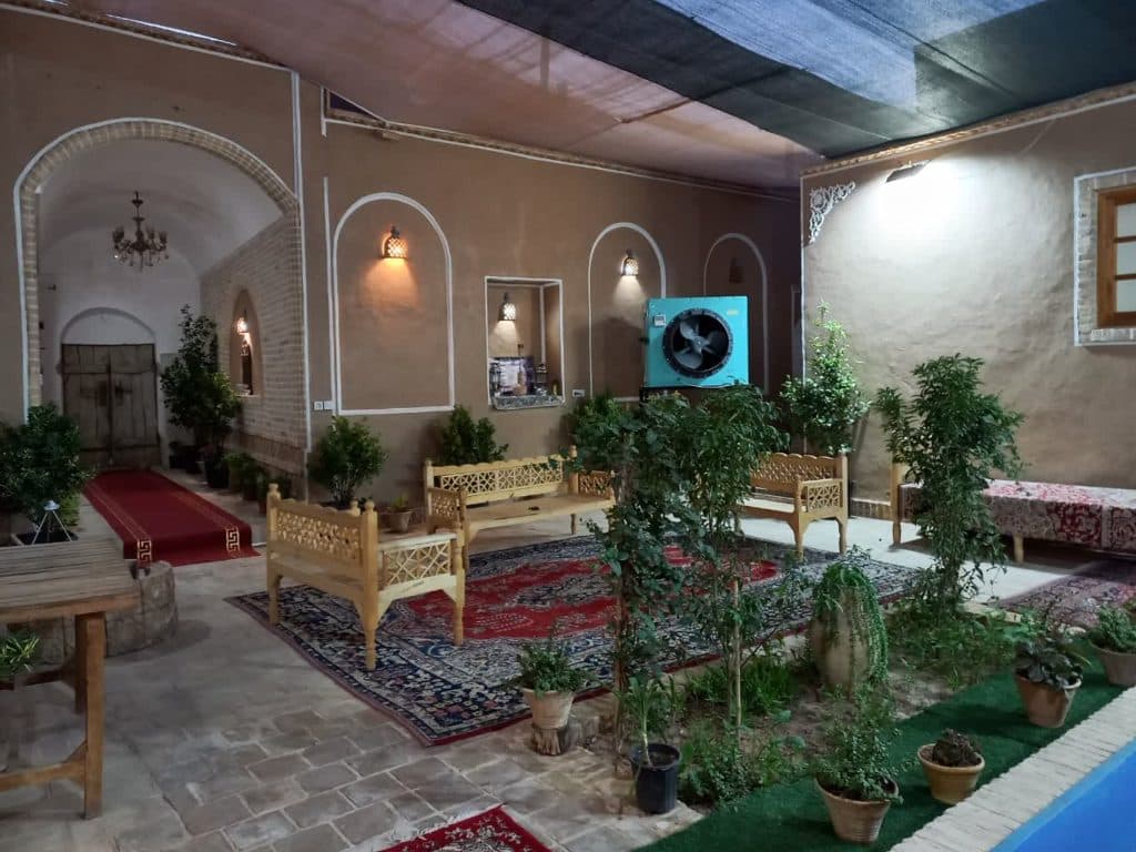 اجاره ویلا استخردار سپهری در یزد