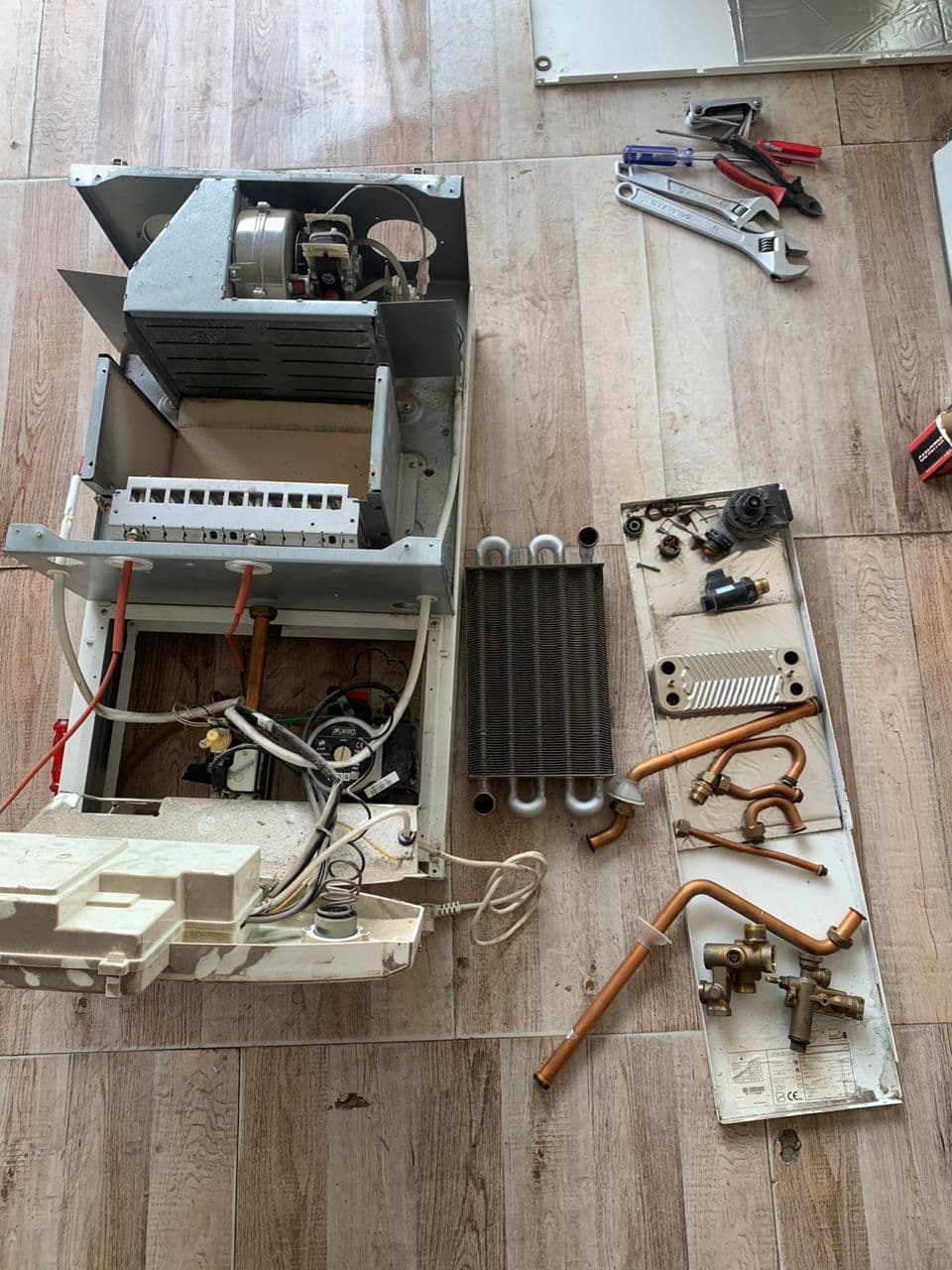 فروش و سرویس کولر گازی اسپلیت و پکیج دیواری علیزاده در آمل