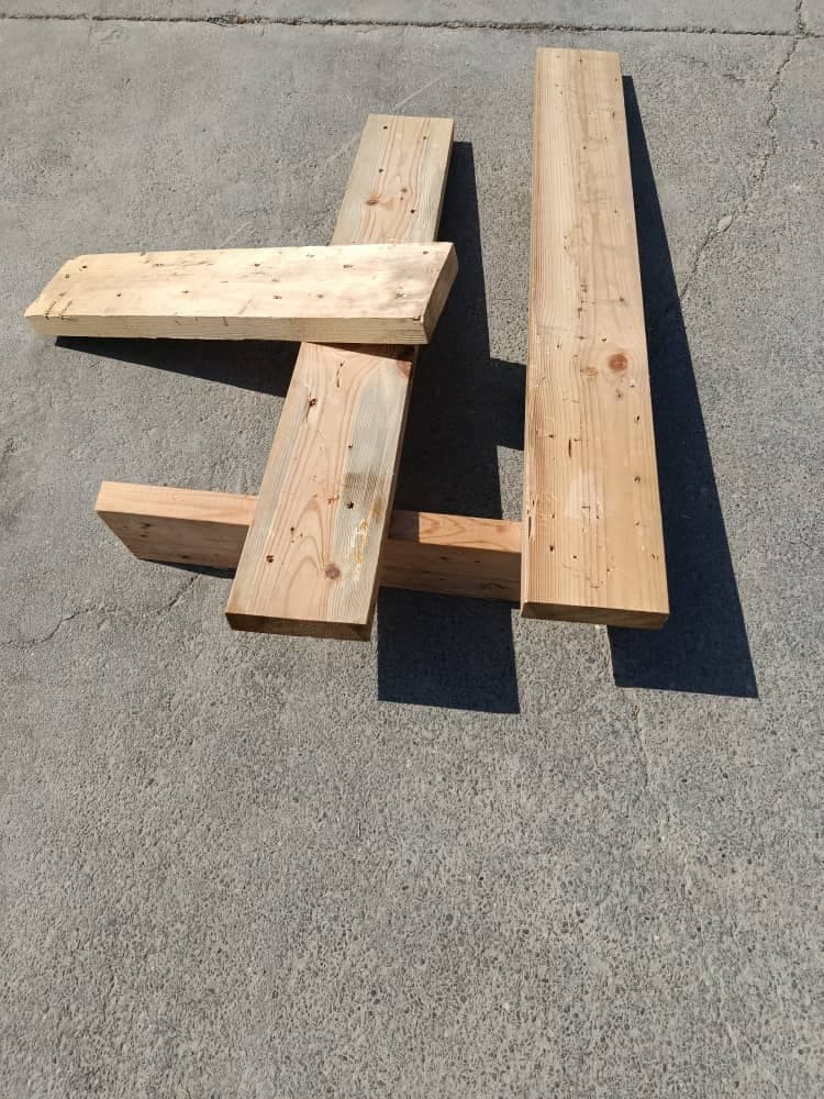 چوب فروشی علی بیابانی در جاده شهریار