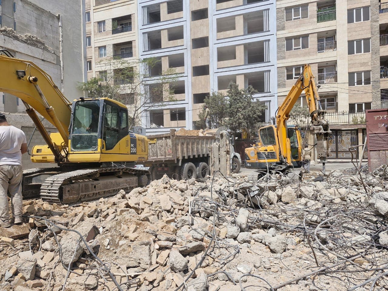 تخریب و خاکبرداری گروه پیمانکاری غلامی در شمال تهران