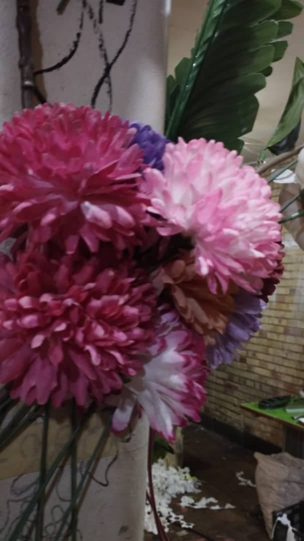 کارگاه تولیدی برگ مصنوعی و لمسی بیرامی در تبریز