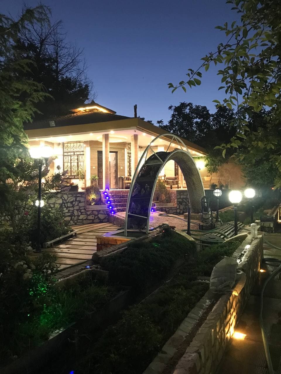 اجاره روزانه ویلای استخردار باغی نو در روستای طزرجان یزد