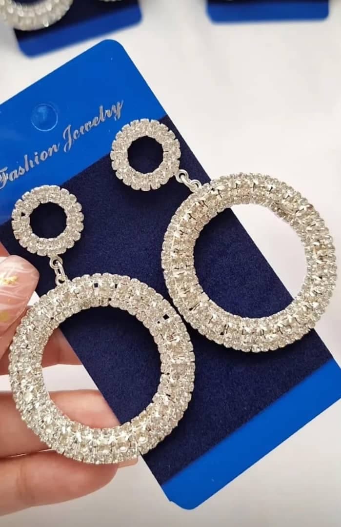 مزون لباس عقد و عروس فلورا در خوی