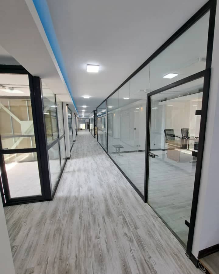 اجرای تخصصی پارتیشن شیشه ای اداری دهدار در تهران