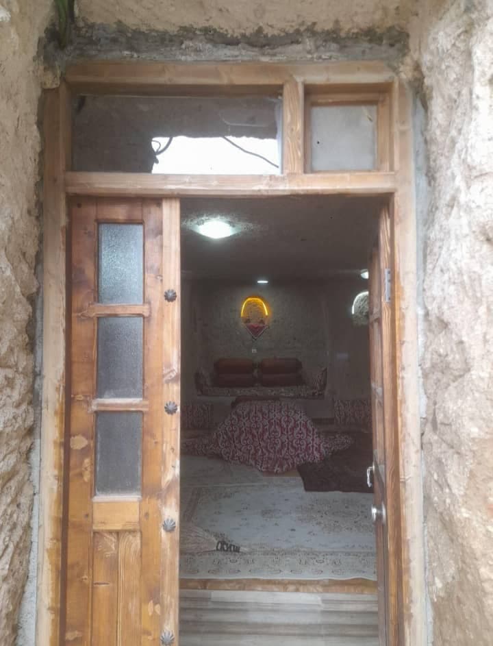 اقامتگاه صخره ای احمدی در تبریز